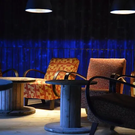 Fabrika 4*